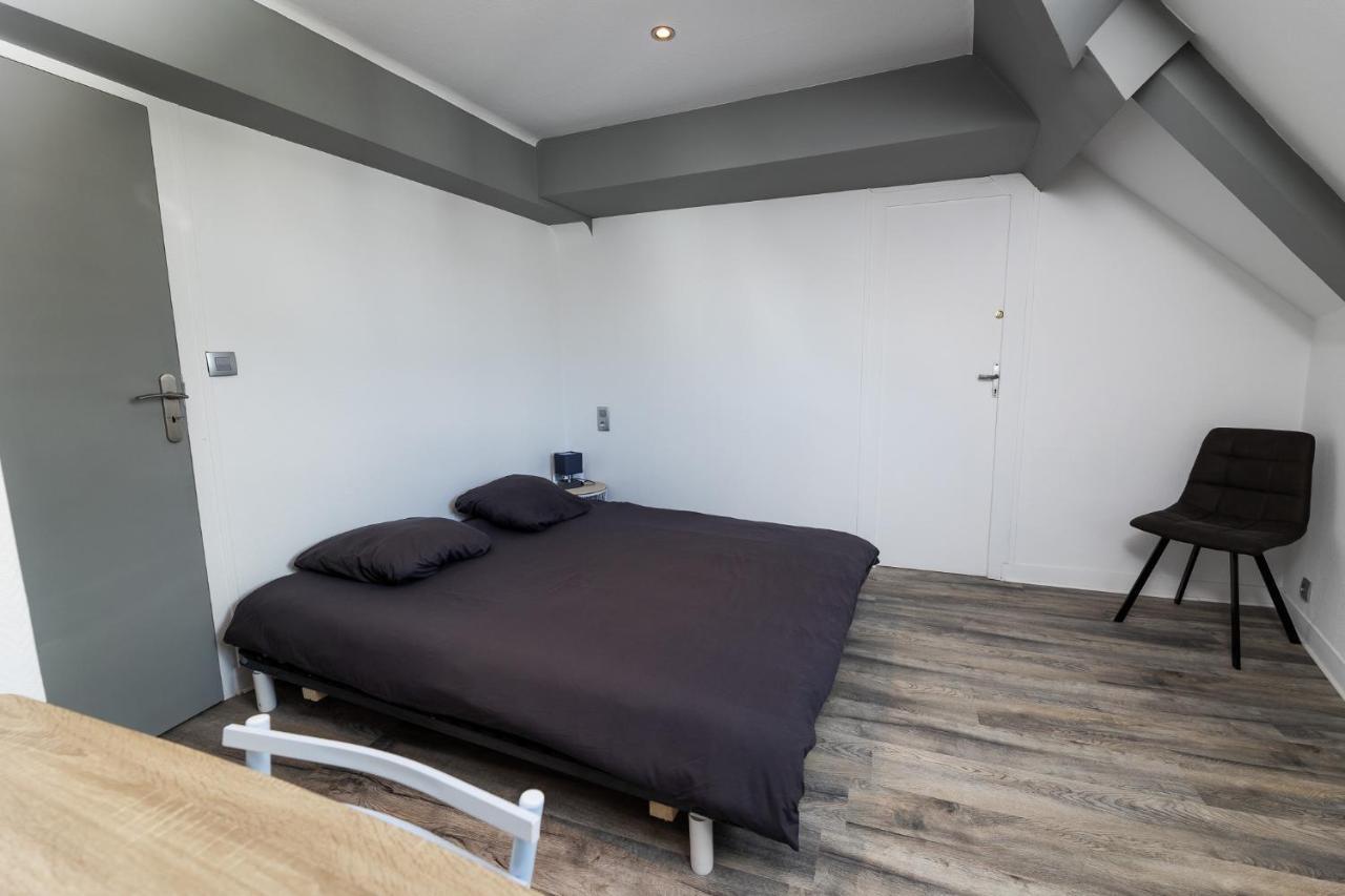 A6 - Comme A La Maison -