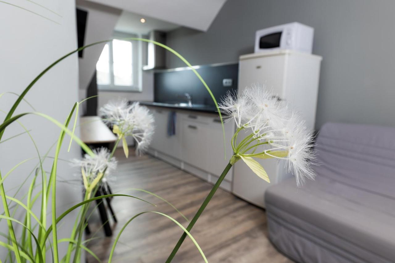 A6 - Comme A La Maison -