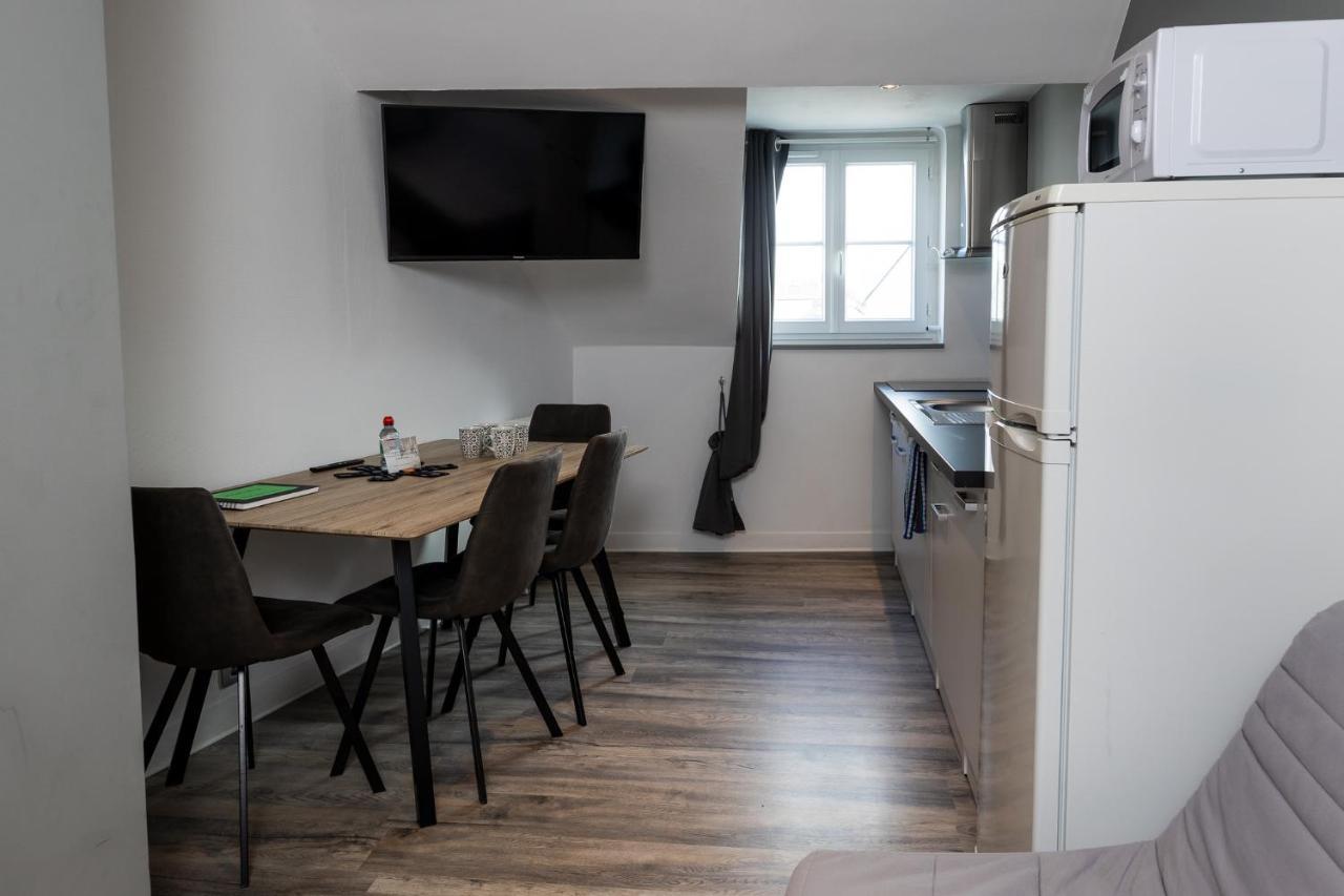 A6 - Comme A La Maison - *
